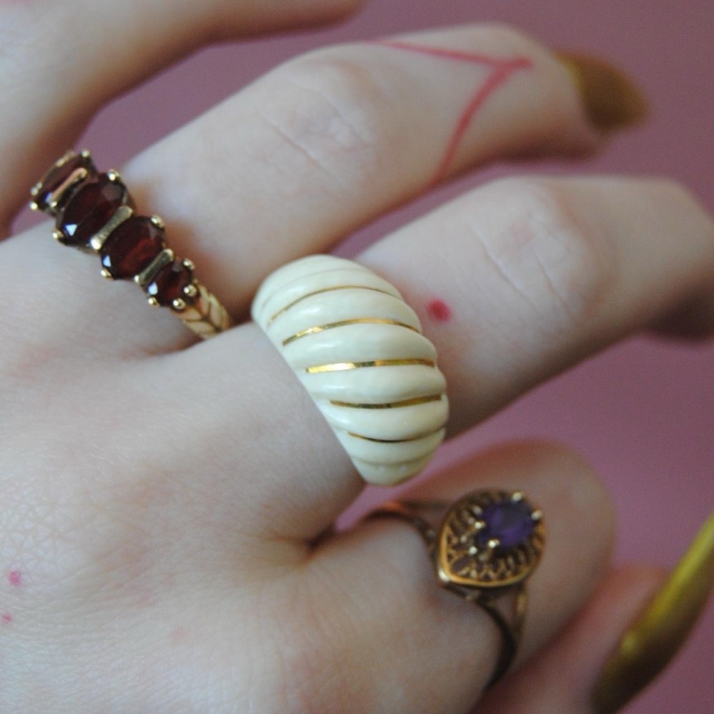 Elegant Cream and Gold Women's Ring